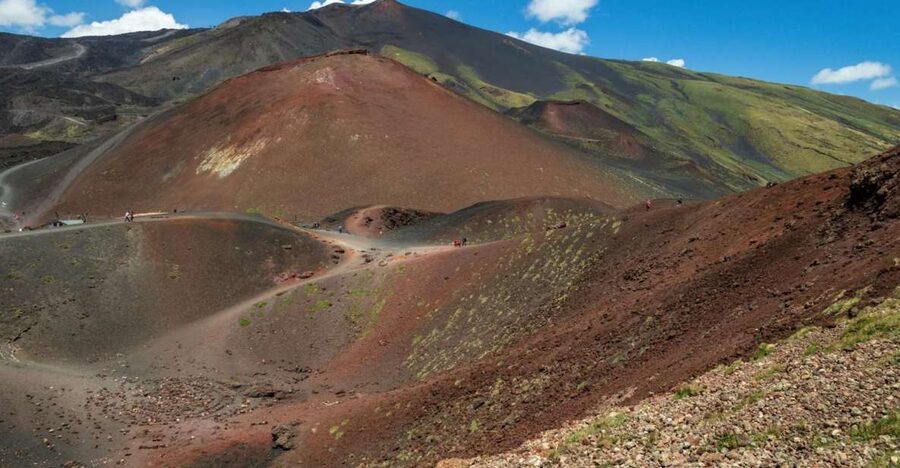 Mount Etna Tour to 1900m from Taormina - What the Guide Adds to the Volcano