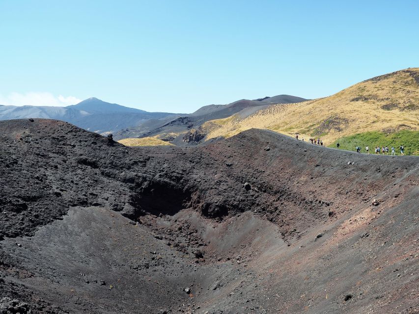 Mount Etna: Trek to the Craters of The 2002 Eruption - Following the 2002 eruptive fault