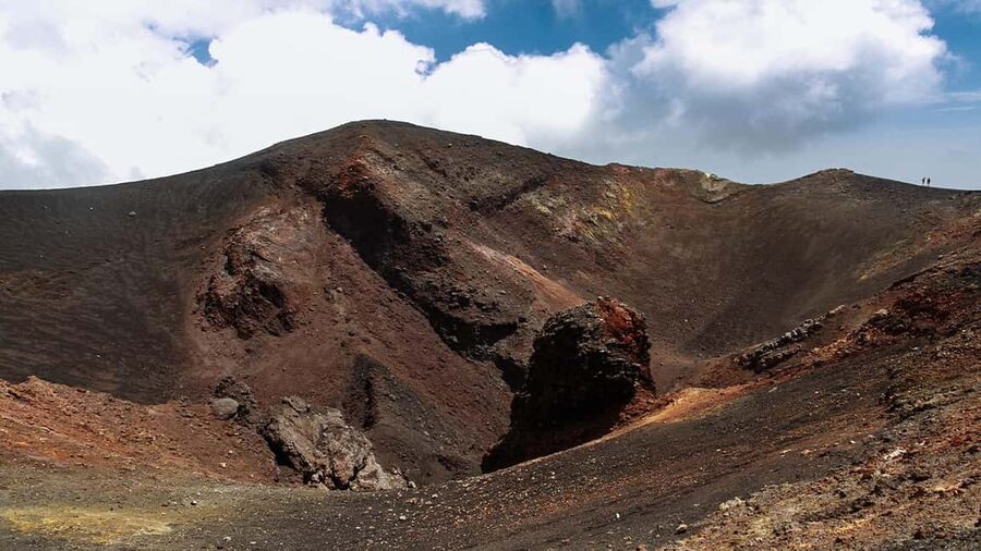 Mount Etna: trek with vintage car, tasting sicilian produtcs - Etna in Miniature: a useful first look
