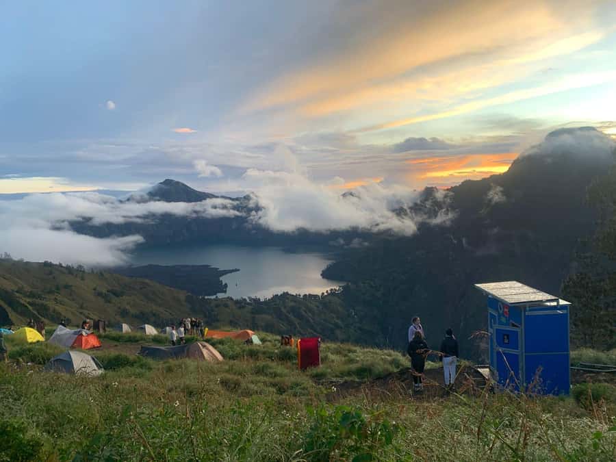 Mount Rinjani 2D/1N Trekking To the Summit or Crater Rim - A night at 2,639 meters
