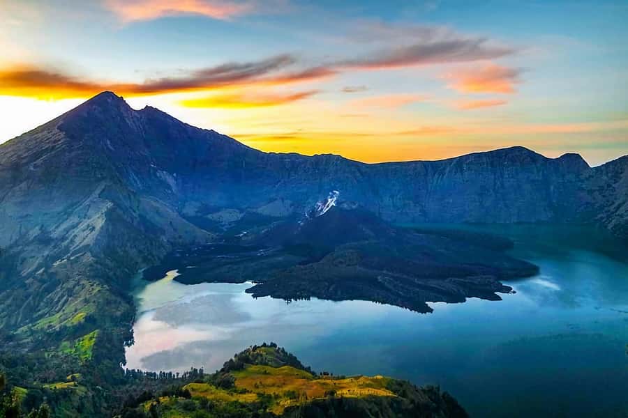 mount rinjani 3D/2N summit,lake.hot spring and crater rim - Day two ends at Senaru Crater Rim