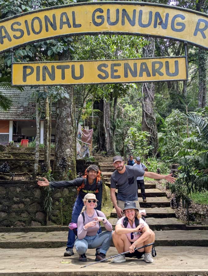 mount rinjani 3D/2N summit,lake.hot spring and crater rim - What the $137 price covers