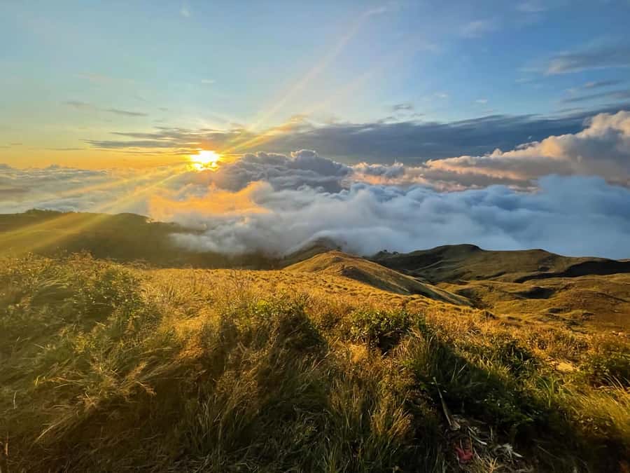mount rinjani 3D/2N summit,lake.hot spring and crater rim - Day one: Sembalun’s grasslands and the first crater rim