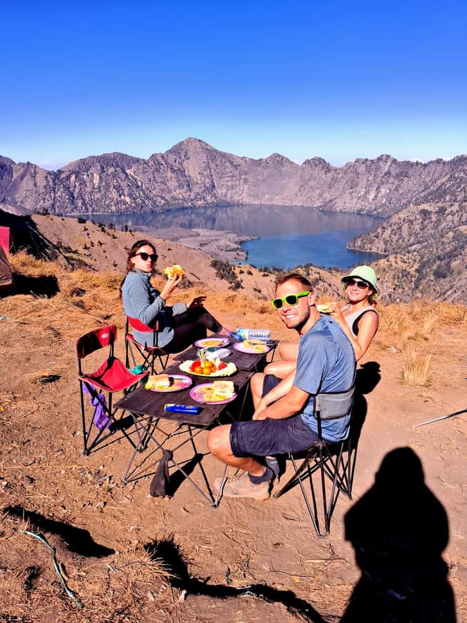 Mount rinjani: camping 2 day 1 night to Rinjani crater rim - The climb toward 2,000 meters