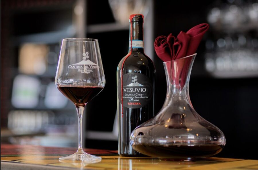 Mount Vesuvius: Vineyard Tour with Wine Tasting and Lunch - Lunch with Vesuvius in view