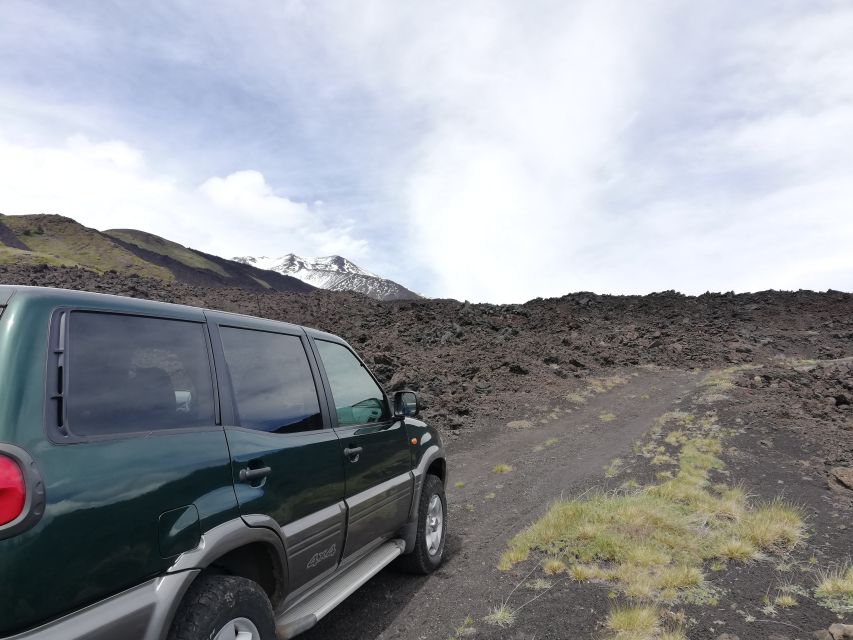 Mt. Etna: Private Tour in 4x4 from Taormina - Walking the 2,000-meter craters