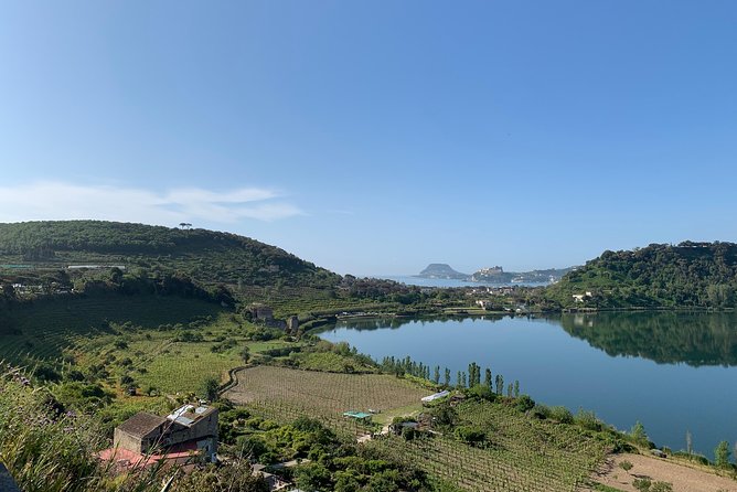 NAPLES AND PHLEGRAEAN FIELDS (The area of the volcanoes) - Cuma: the day’s strongest archaeological stop