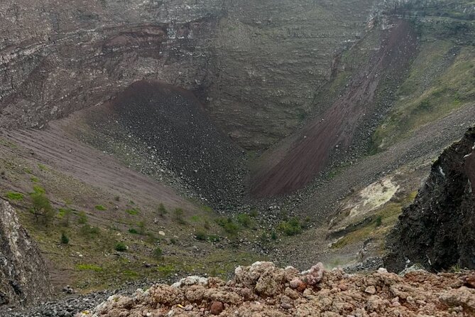 Naples DA Excursion: An adventure on Mount Vesuvius all to yourself - The Naples pickup and the ride uphill