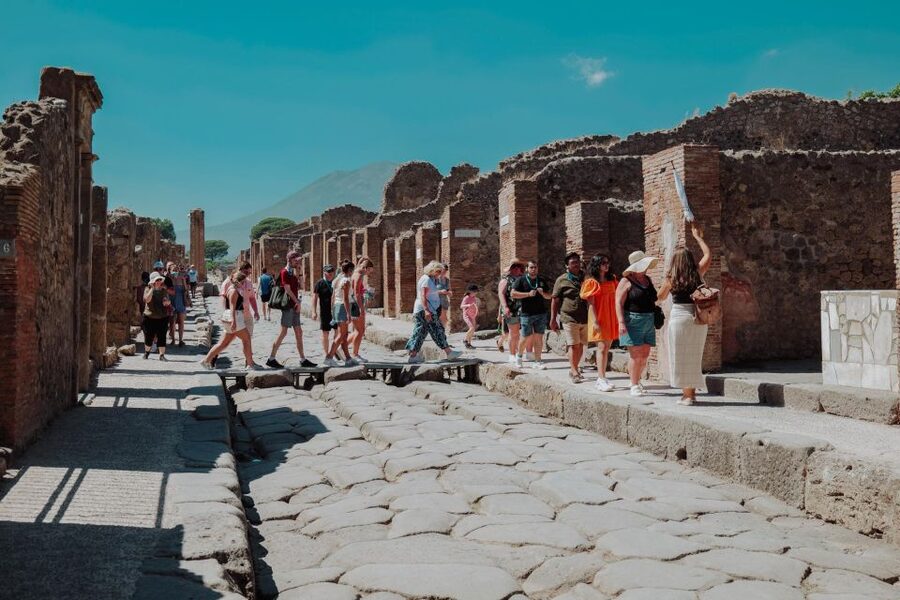 Naples: Pompeii and Mount Vesuvius Entry Tickets and Tour - The 30-minute climb to the crater