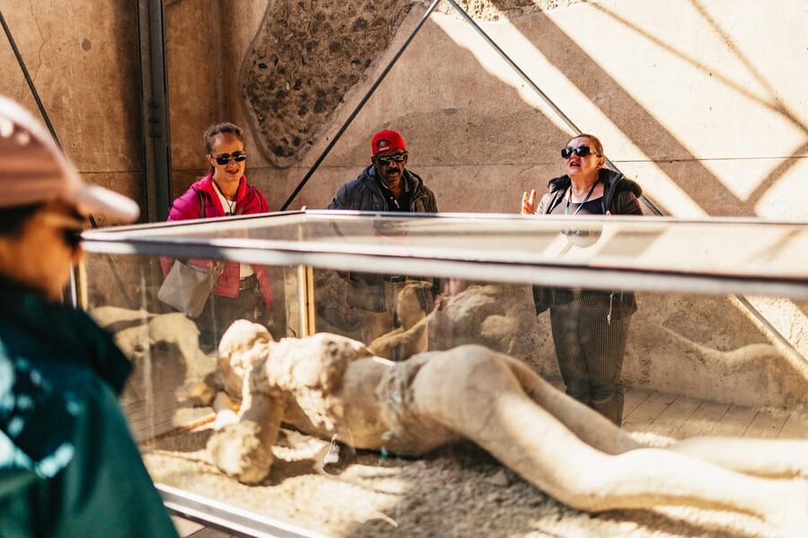 Naples: Pompeii and Mt. Vesuvius with Lunch and Wine Tasting - Pickup in Naples and the Ride South