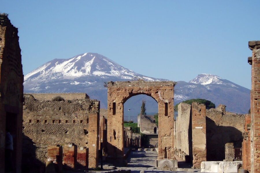Naples: Pompeii, Herculaneum and Mt. Vesuvius Private Tour - Pompeii: a huge Roman city beneath the ash