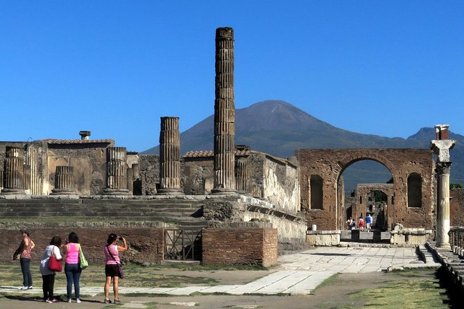 Naples: Pompeii & Mt Vesuvius All-Inclusive Small Group w/ Lunch - What the eight-hour Naples day looks like