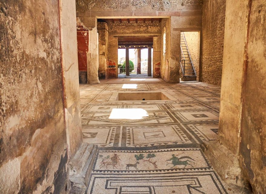 Naples: Pompeii & Mt. Vesuvius Day Trip with Tickets & Lunch - The day in five useful points
