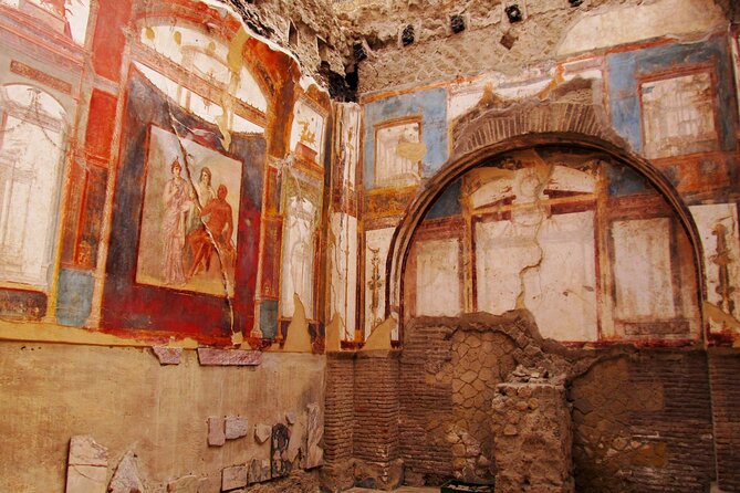 Naples/Salerno Port: Pompeii & Vesuvius - lunch or wine tasting - Walking Through Pompeii With a Local Guide