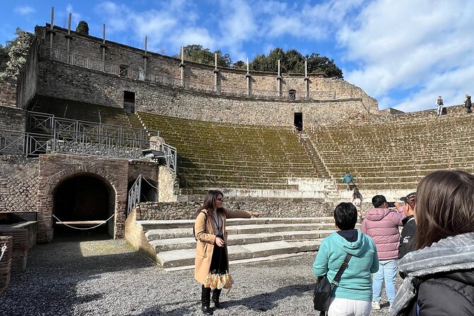 Naples: Tour of Mt Vesuvius and Pompeii w/ Lunch & Wine tasting - Lunch and wine near Vesuvius