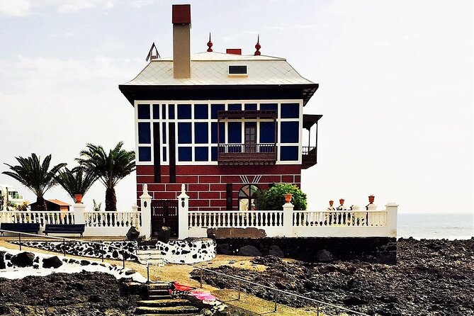 North Tour, Viewpoint, Brunch, White beach & lava pools - Arrieta and the red house by the sea