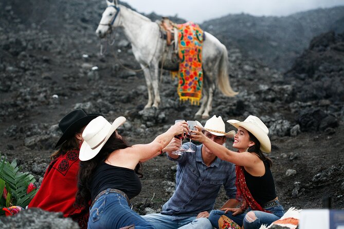 Pacaya Volcano Luxury Sunset Horseback Riding Tour/ Dinner Cooked by-Lava Chef - Lava-coal pizza at the foot of the volcano