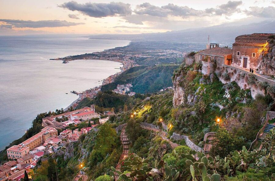 Palermo/Cefalù: Mount Etna and Taormina Day Trip - Three hours among Taormina’s old streets