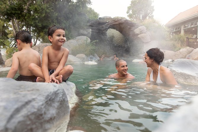 Polynesian Spa Rotorua: Deluxe Lake Spa Hot Spring Bathing - Why the lakeside setting matters