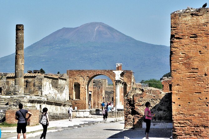POMPEI & VESUVIUS TOUR from NAPLES (tickets and Hotel Pick-up INCLUDED) - Key points at a glance