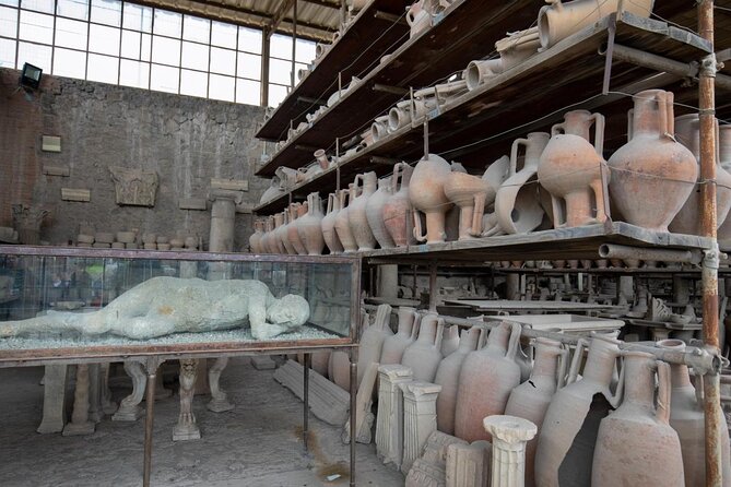 Pompeii and Mount Vesuvius Day Trip from Rome with Pizza Lunch - The key facts at a glance