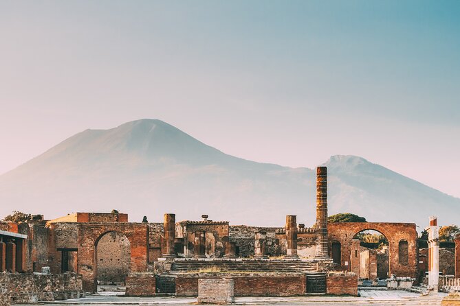 Pompeii and Mount Vesuvius Day Trip from Rome with Pizza Lunch - What the guides add to the experience