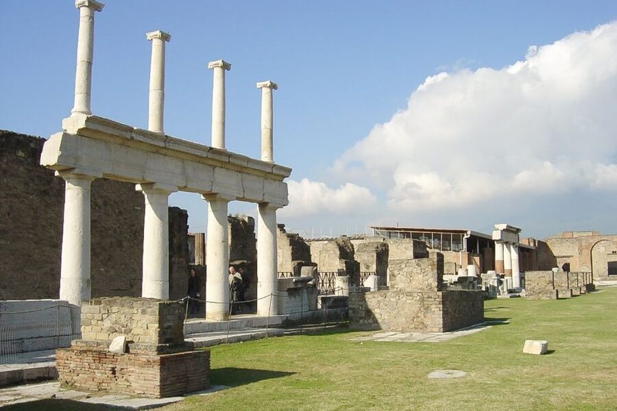 Pompeii and Vesuvius Full-Day Tour from Amalfi Coast - Why this full-day combination works