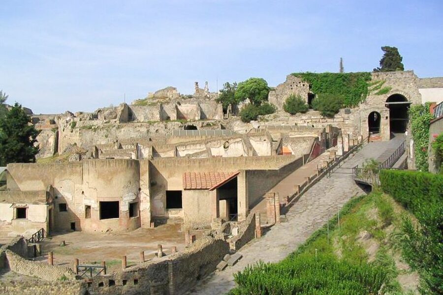 Pompeii and Vesuvius Full-Day Tour from Amalfi Coast - The cameo and coral factory stop