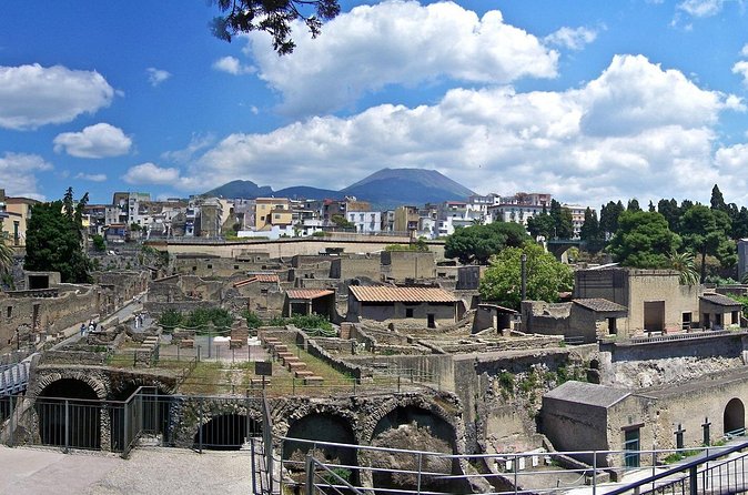 Pompeii and Vesuvius Hike Small Group Priority Access from Naples - What the guide can add to Pompeii