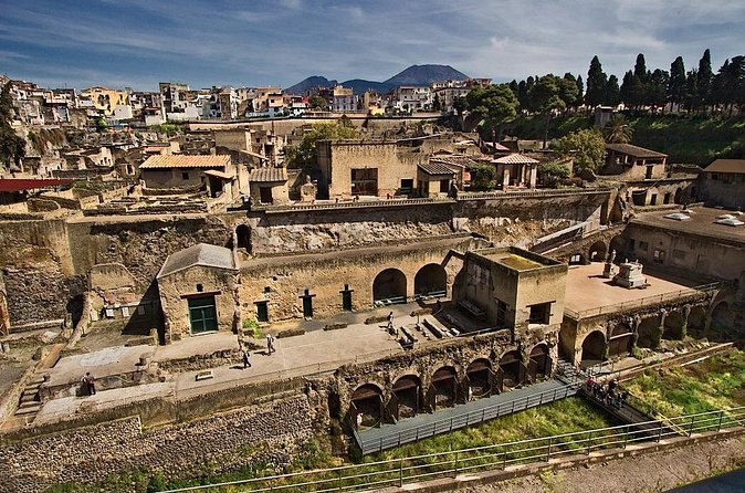 Pompeii and Vesuvius Hike Small Group Priority Access from Naples - Timing, tickets, and small practical catches
