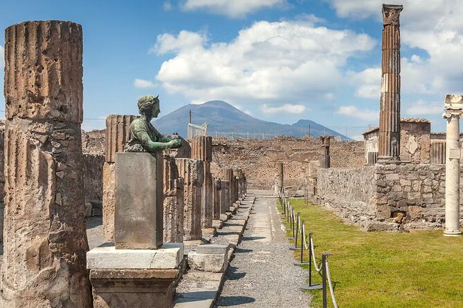 Pompeii and Vesuvius Private Tour from Naples - Key points at a glance