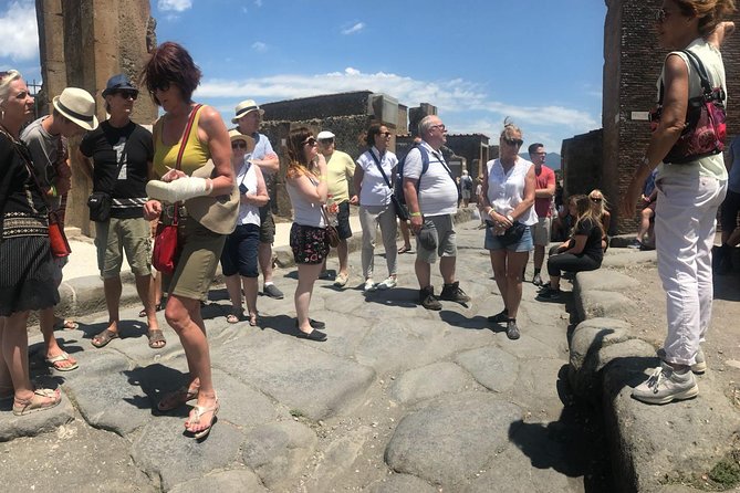 Pompeii and Vesuvius Small Group Tour From Naples with Pizza - The Forum, Lupanare, thermopolium, and baths