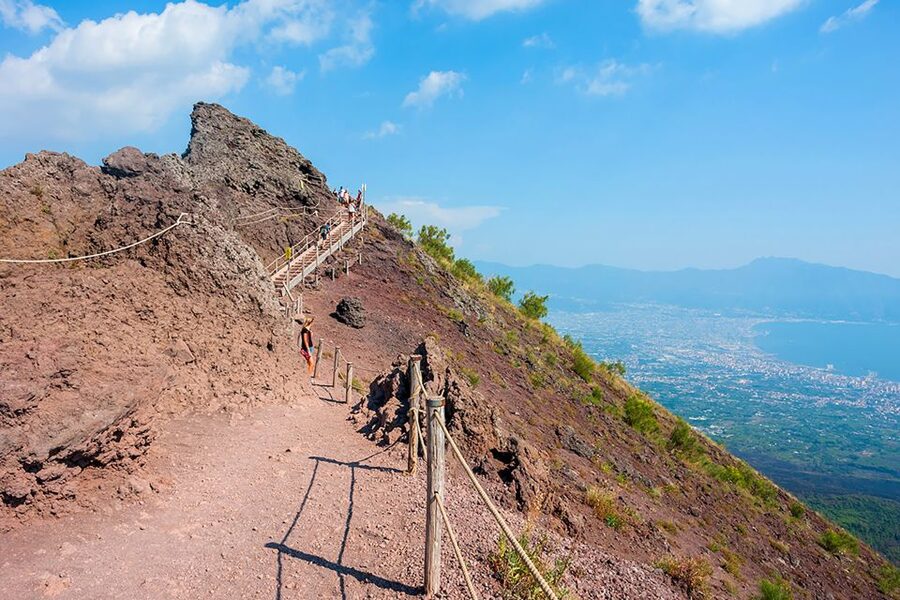 Pompeii: Day Tour of Pompeii and Vesuvius with Bus Transfer - Reaching the Gran Cono Crater