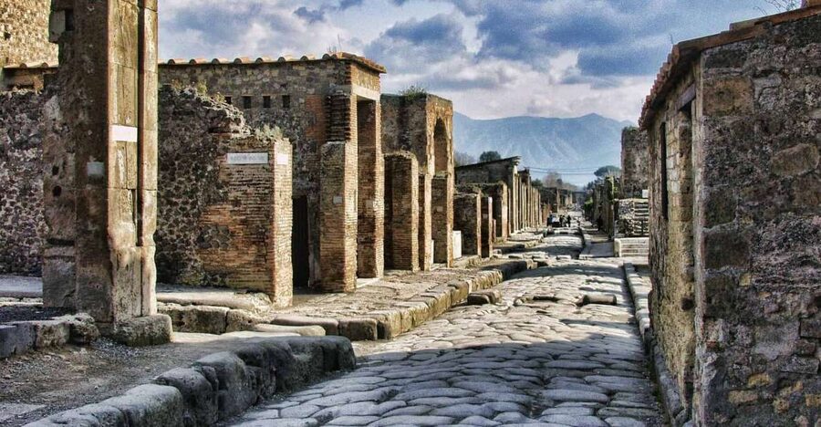 Pompeii: Day Tour of Pompeii and Vesuvius with Bus Transfer - Pompeii in Two Hours With a Licensed Guide