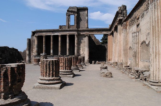 Pompeii Excavations and Mount Vesuvius Tour from Naples Port - One hour at Vesuvius National Park