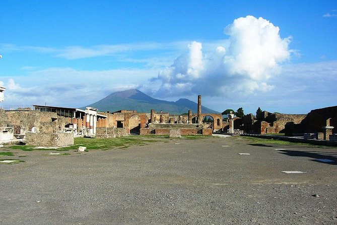 Pompeii: living with the volcano - Walking conditions and planning advice