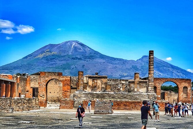 Pompeii & Mount Vesuvius Tour with Guided Visit, Tickets & Lunch - Why a guided Pompeii visit matters