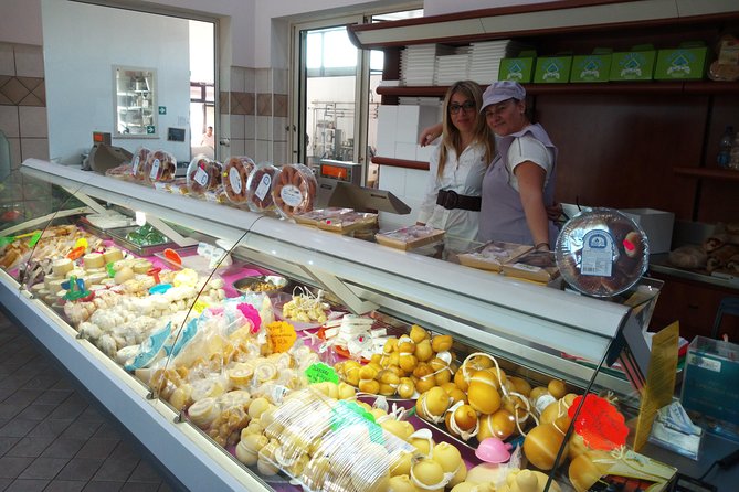 Pompeii SkipTheLine and Mt Vesuvius with Lunch&WineTasting from Rome - Who will get the most from this tour