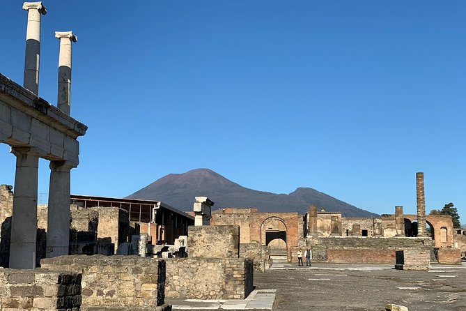 Pompeii Small Group Tour & Food/Wine tasting at Mt. Vesuvius - What you eat with the wine