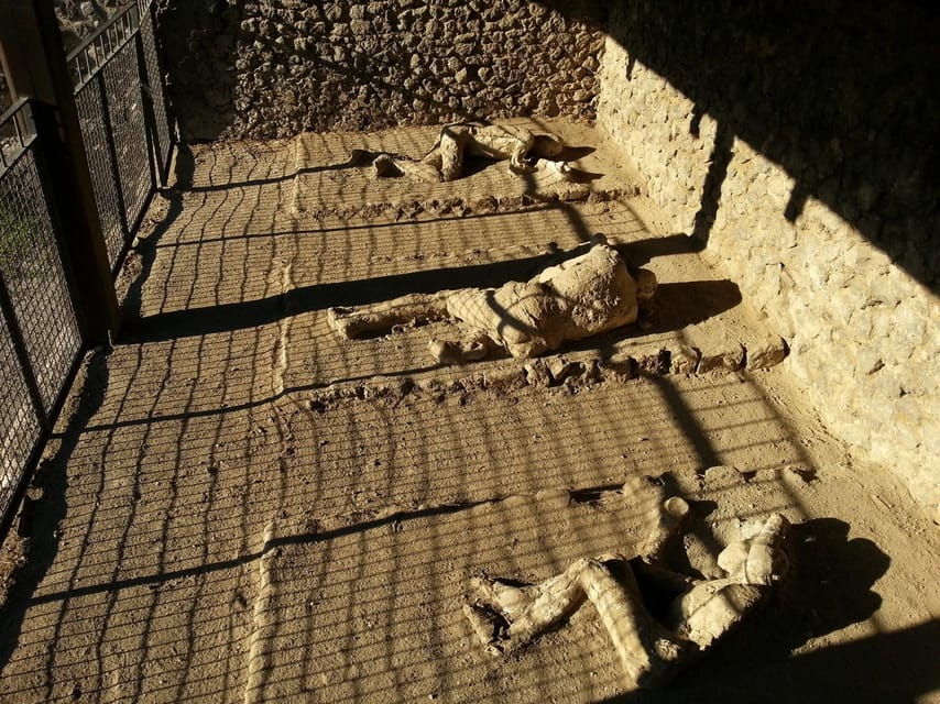 Pompeii & Vesuvius - Two hours inside the Pompeii ruins