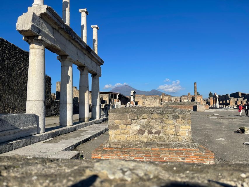 Pompeii-Vesuvius & Winery All Inclusive Tour From Positano - Mount Vesuvius and the uphill walk