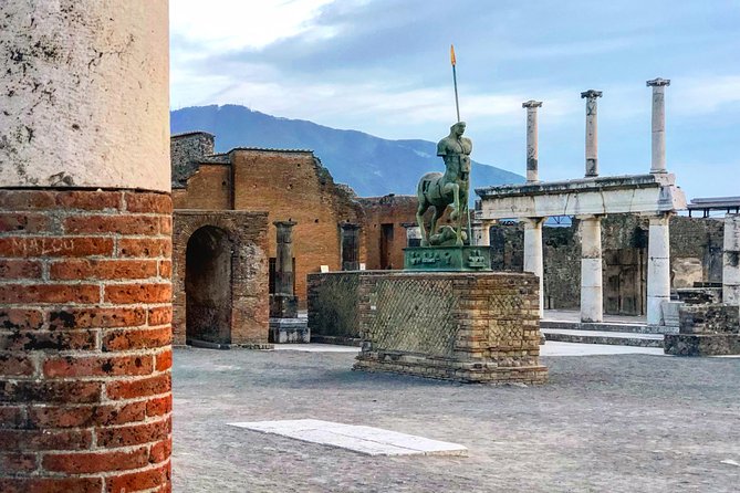 Pompeii & Vesuvius with Lunch & Wine Tasting from Positano - Winery lunch in the Vesuvius area