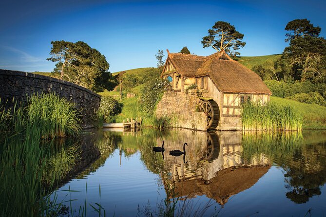 Private 2 Day Tour: Hobbiton, Waitomo, Rotorua Geothermal & Hamilton Gardens - How this two-day route works