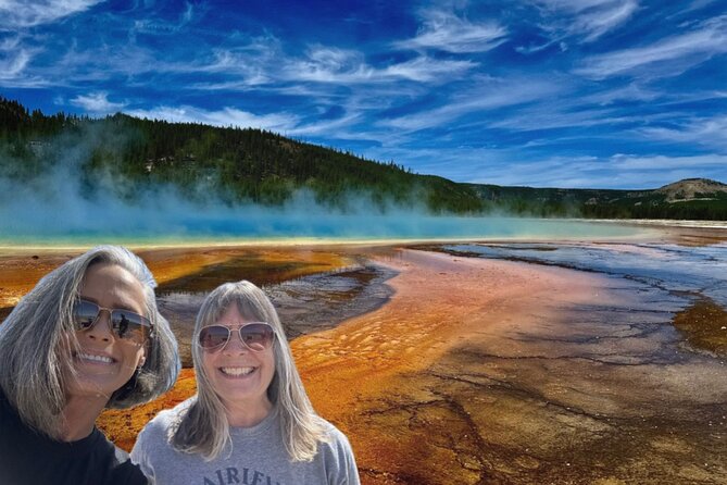 Private All-inclusive Yellowstone Lower Loop”The Volcano” Tours - Old Faithful: an hour for the eruption and the lodge