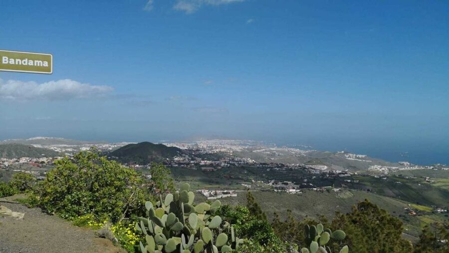 Private Bandama Caldera Volcano, Botanic Garden & Old Town - Starting Near the Cathedral at Lentini Monopol