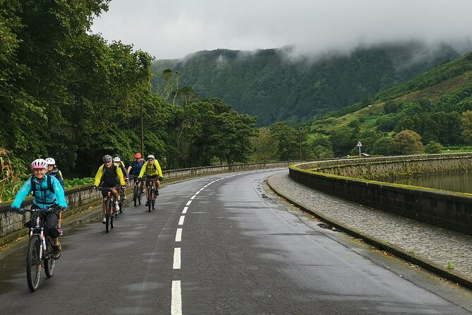 Private E-Bike Tour on Sete Cidades Volcano's Rim with Lake View - Who will enjoy this ride most