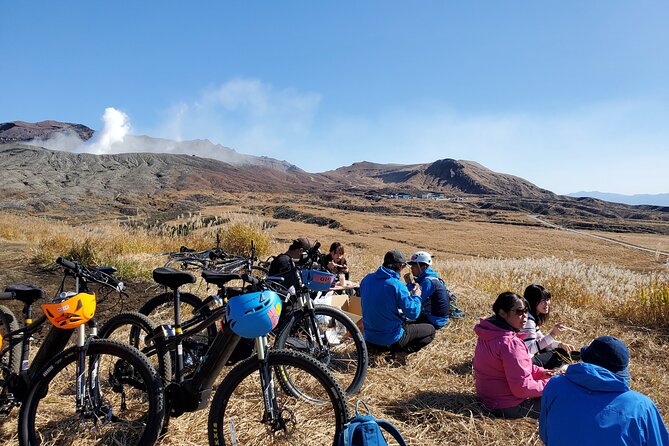 Private E-MTB guided cycling around Mt. Aso volcano & grasslands - Reaching the smoking Nakadake Crater