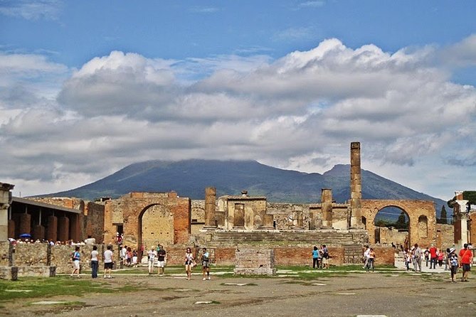 Private Full-Day Tour to Pompeii and Mt. Vesuvius with Winery Visit - How the Naples pickup works