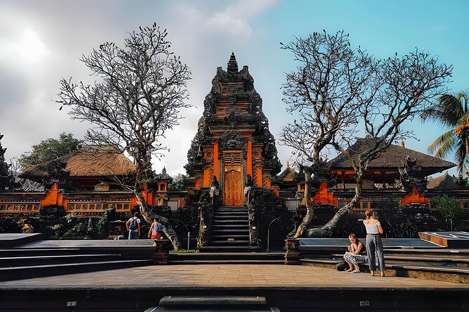 Private Full-Day Tour: Waterfall, Temple, Volcano, Rice Terrace & Monkey Forest - Ubud Palace puts the town in context