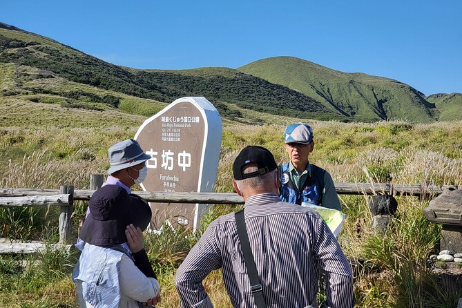 Private guided tour: Mt. Aso volcano, grasslands, Aso Shrine - The guides make the difference